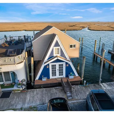 Jones Beach Houseboat
